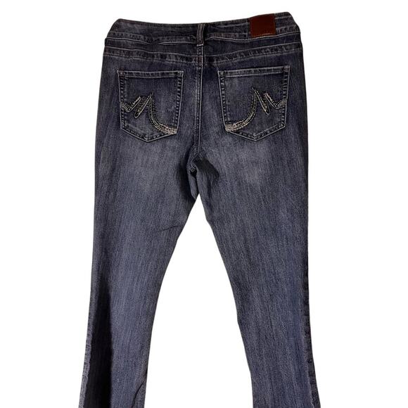Maurice’s Straight Leg Med Wash Zipper Jeans Women’s 10‎ Short - Picture 2 of 5